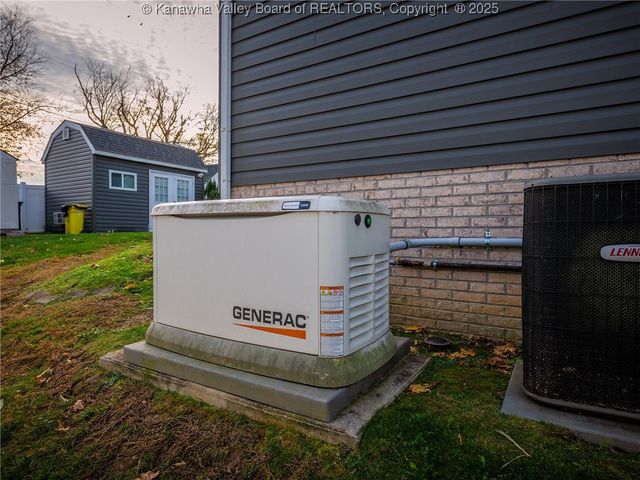 243 Maple Road, Hurricane, WV 25526