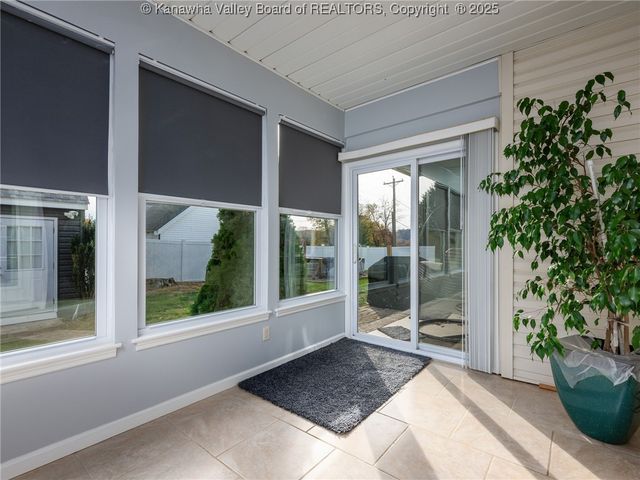 243 Maple Road, Hurricane, WV 25526