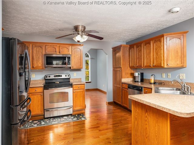 243 Maple Road, Hurricane, WV 25526