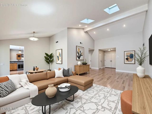 194 Charro Avenue, Thousand Oaks, CA 91320