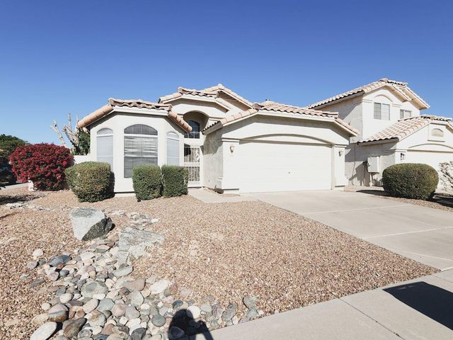 3216 E Muirwood Drive, Phoenix, AZ 85048