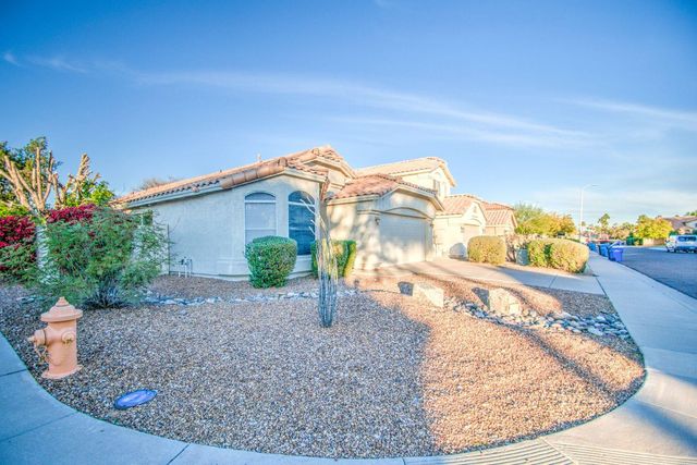 3216 E Muirwood Drive, Phoenix, AZ 85048