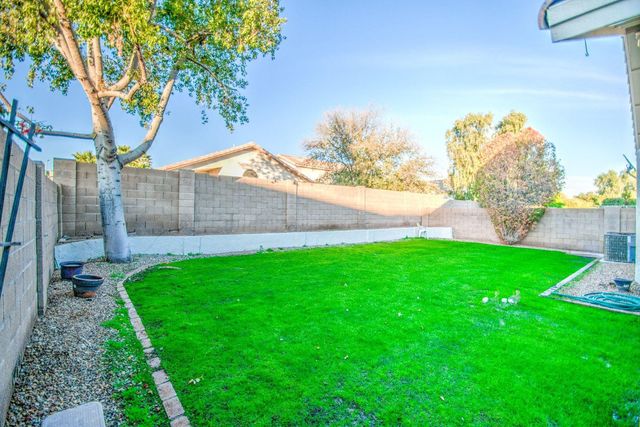 3216 E Muirwood Drive, Phoenix, AZ 85048