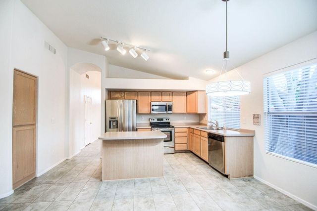 3216 E Muirwood Drive, Phoenix, AZ 85048