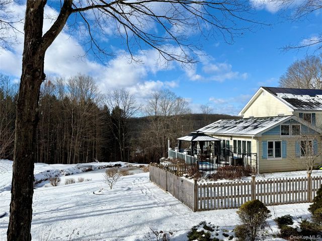 912-918 Hollow Road, Salt Point, NY 12578