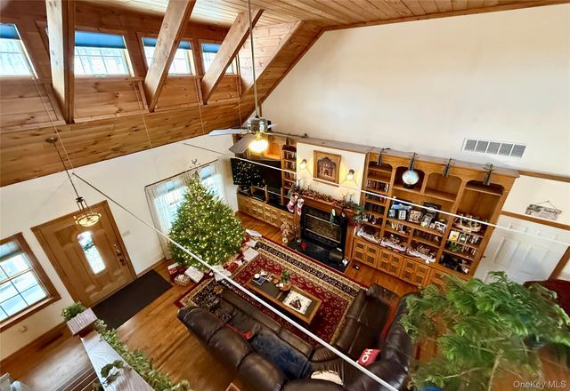 912-918 Hollow Road, Salt Point, NY 12578