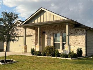 200 Nathaniel DR, Taylor, TX 76574