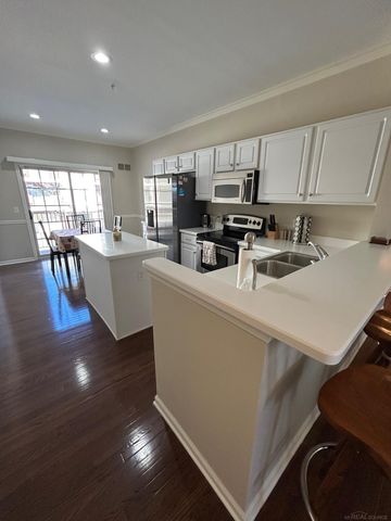 3135 camden Drive, Troy, MI 48084