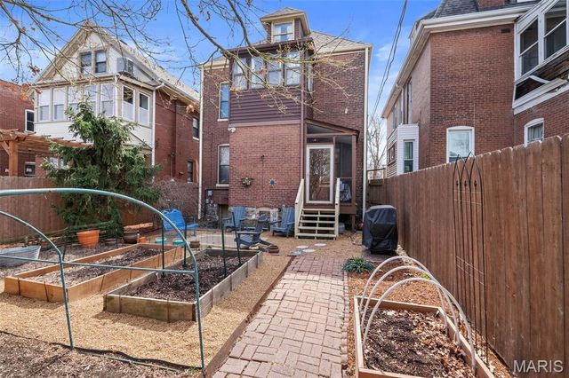 3241 Geyer Avenue, St Louis, MO 63104
