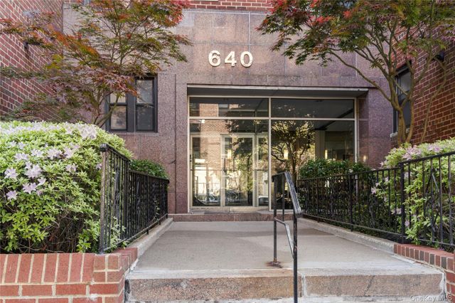 640 W 239th Street 2F, Bronx, NY 10463