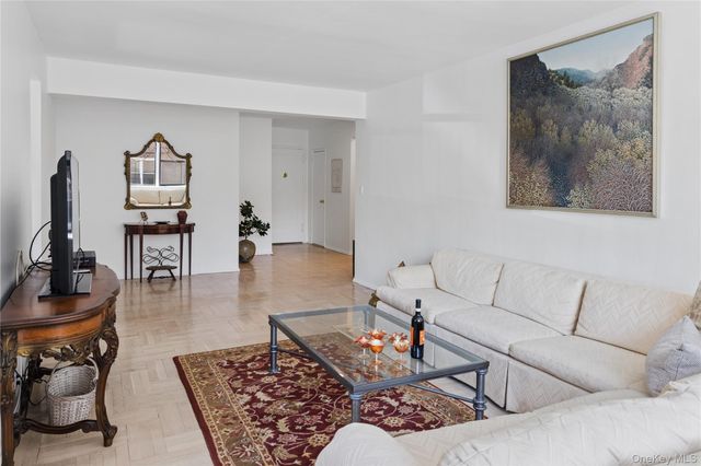 640 W 239th Street 2F, Bronx, NY 10463