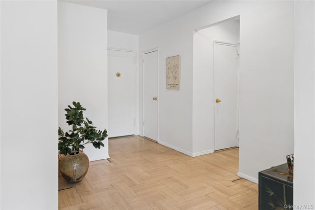 640 W 239th Street 2F, Bronx, NY 10463