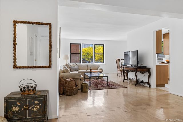 640 W 239th Street 2F, Bronx, NY 10463