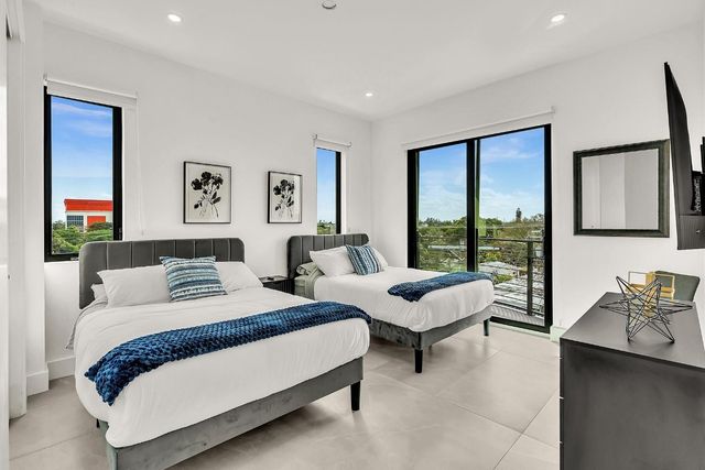 2100 Miami Road 403, Fort Lauderdale, FL 33316