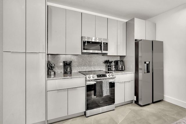 2100 Miami Road 403, Fort Lauderdale, FL 33316