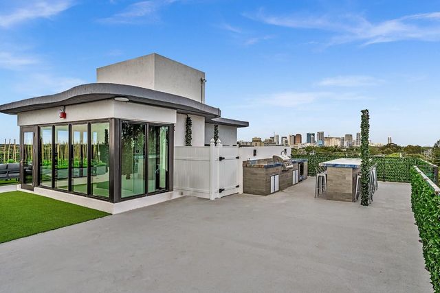 2100 Miami Road 403, Fort Lauderdale, FL 33316