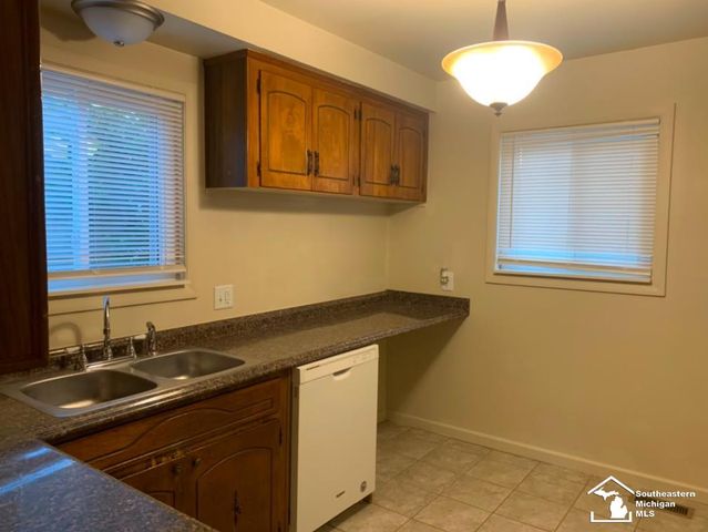 7914 Campbell Street, Taylor, MI 48180