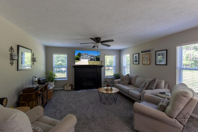 415 Edgewood Pass, Fenton, MI 48430