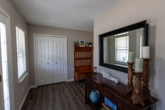 415 Edgewood Pass, Fenton, MI 48430