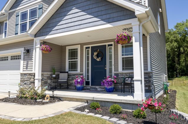 415 Edgewood Pass, Fenton, MI 48430