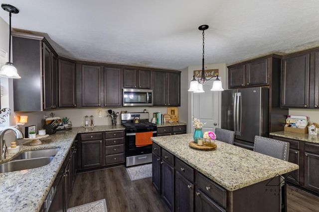 415 Edgewood Pass, Fenton, MI 48430