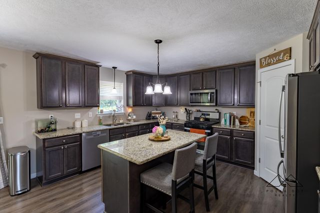 415 Edgewood Pass, Fenton, MI 48430