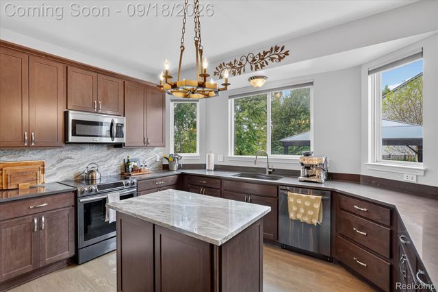 25475 Stanley Lane, Lyon Charter Township, MI 48178