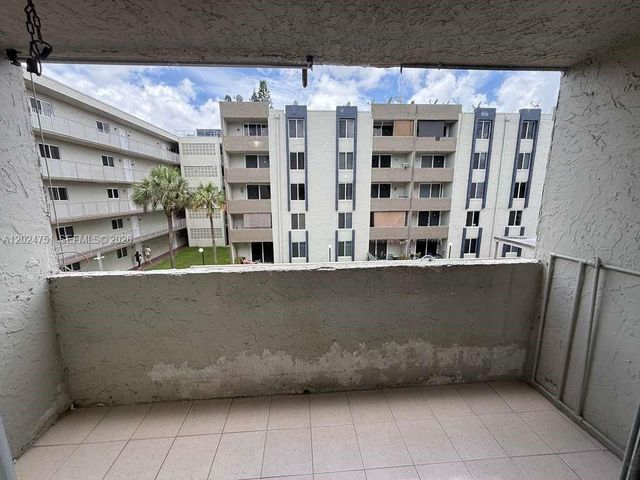 10000 NW 80th Ct 2345, Hialeah Gardens, FL 33016
