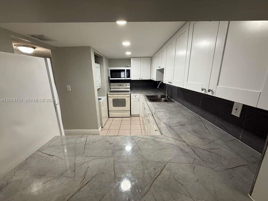 10000 NW 80th Ct 2345, Hialeah Gardens, FL 33016