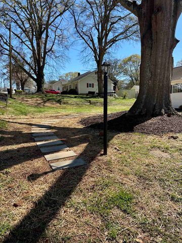 37 Bishop St, Inman, SC 29349