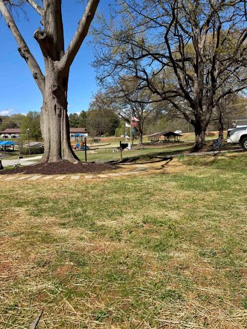 37 Bishop St, Inman, SC 29349