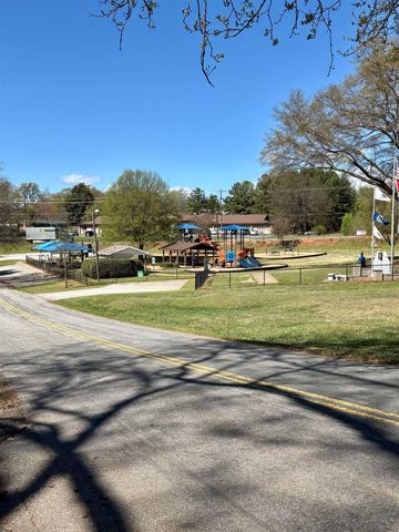 37 Bishop St, Inman, SC 29349