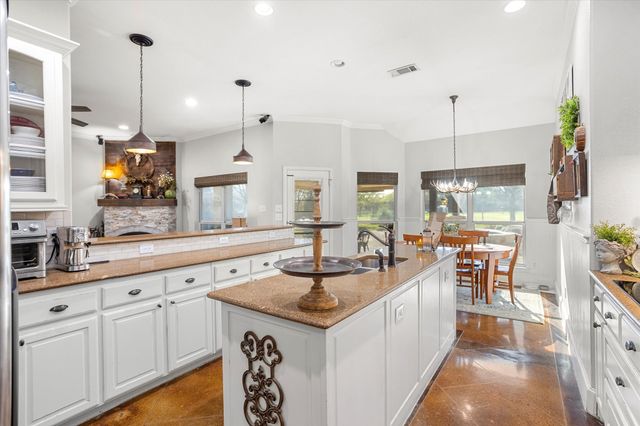 1925 Willow Bend Drive, Oak Leaf, TX 75154
