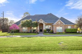 1925 Willow Bend Drive, Oak Leaf, TX 75154