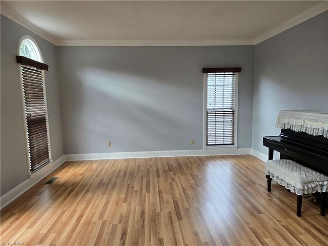 3405 Peninsula Drive, Jamestown, NC 27282