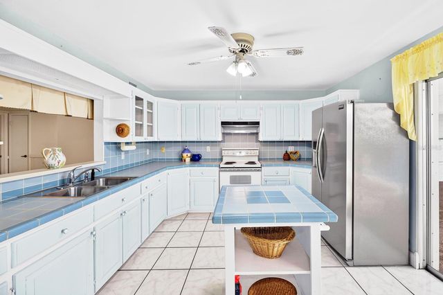 521 S LARRY CIRCLE, Brandon, FL 33511