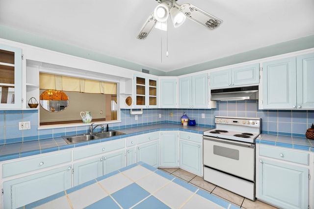 521 S LARRY CIRCLE, Brandon, FL 33511