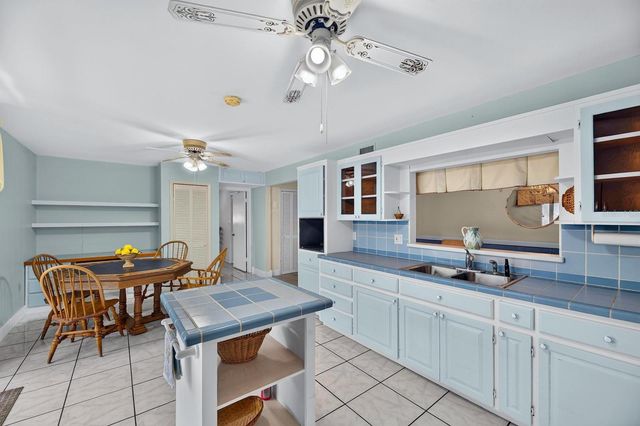521 S LARRY CIRCLE, Brandon, FL 33511