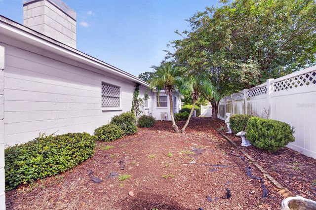 521 S LARRY CIRCLE, Brandon, FL 33511