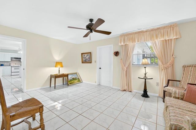 521 S LARRY CIRCLE, Brandon, FL 33511
