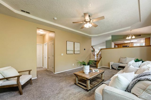 6071 N Drake Way, Garden City, ID 83714