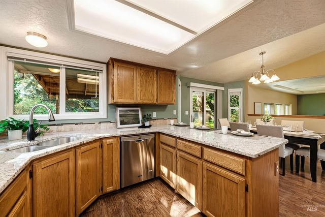 6071 N Drake Way, Garden City, ID 83714