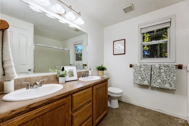 6071 N Drake Way, Garden City, ID 83714