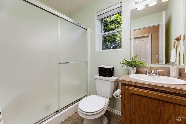 6071 N Drake Way, Garden City, ID 83714