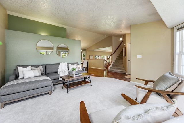 6071 N Drake Way, Garden City, ID 83714