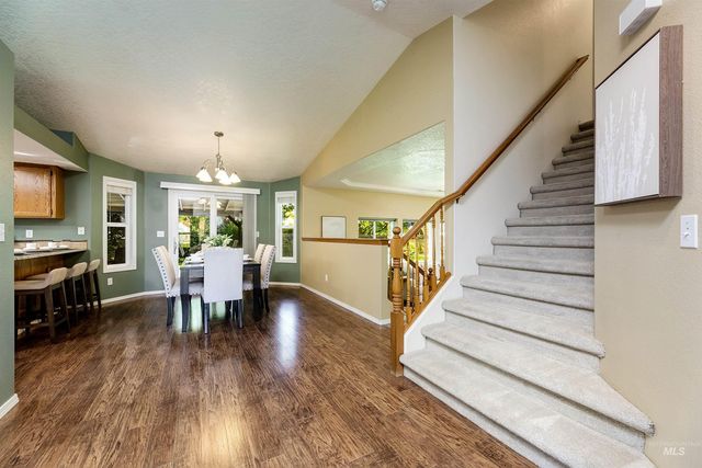 6071 N Drake Way, Garden City, ID 83714