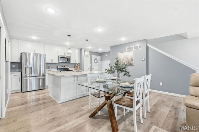 1064 Dyess Way, St Charles, MO 63301