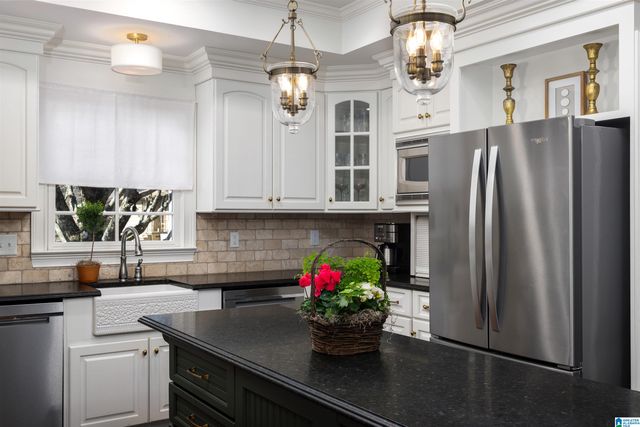 2201 CHANTICLEER LANE, Vestavia Hills, AL 35216