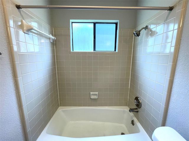 1008 Cresswell DR, Pflugerville, TX 78660