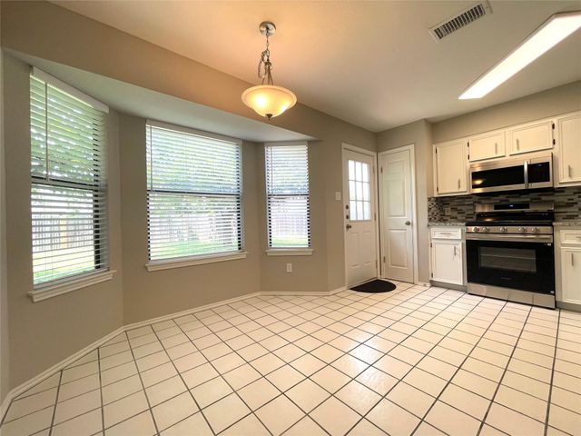 1008 Cresswell DR, Pflugerville, TX 78660